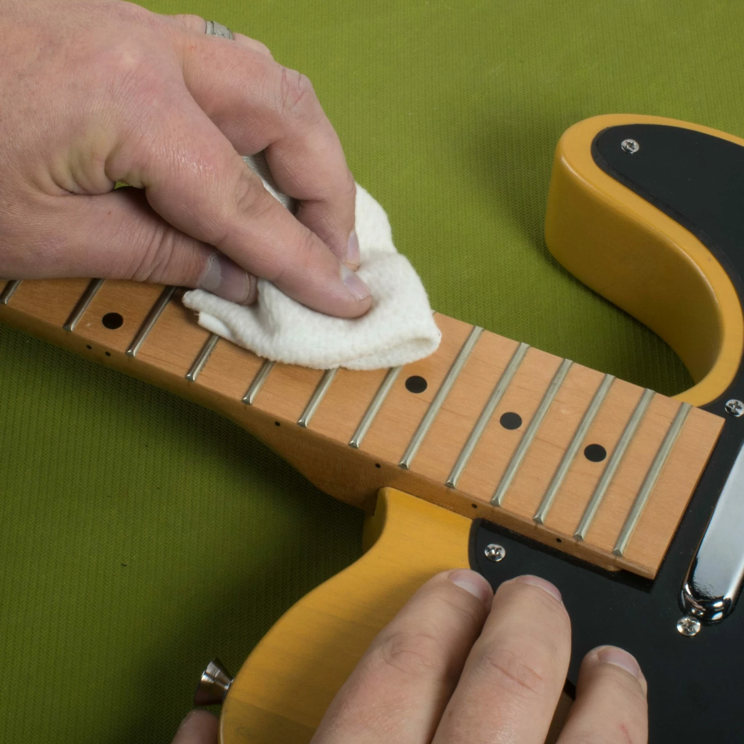 Miracle Polishing Cloth - StewMac Miracle Polishing Cloth - StewMac -US Tool Sales Shop 1261 3 in use 3000 scaled