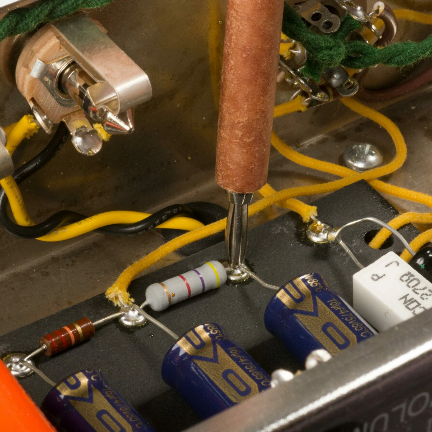 SnufferStick High Voltage Discharge Stick - StewMac SnufferStick High Voltage Discharge Stick - StewMac -US Tool Sales Shop 1552 4 in use close 3000px scaled