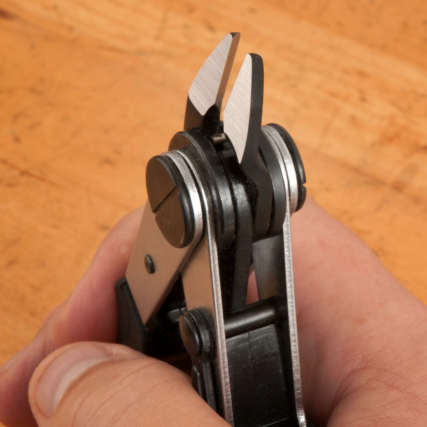 2-in-1 Wire Cutter/Stripper - StewMac 2-in-1 Wire Cutter/Stripper - StewMac -US Tool Sales Shop 1605 3 in use