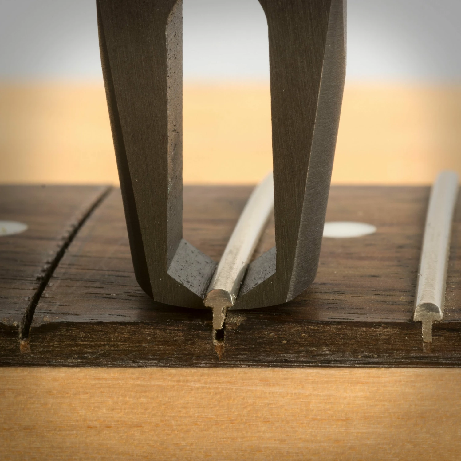 StewMac Precision Fret Puller - StewMac StewMac Precision Fret Puller - StewMac -US Tool Sales Shop 1636 4 close up pulling 3000px scaled