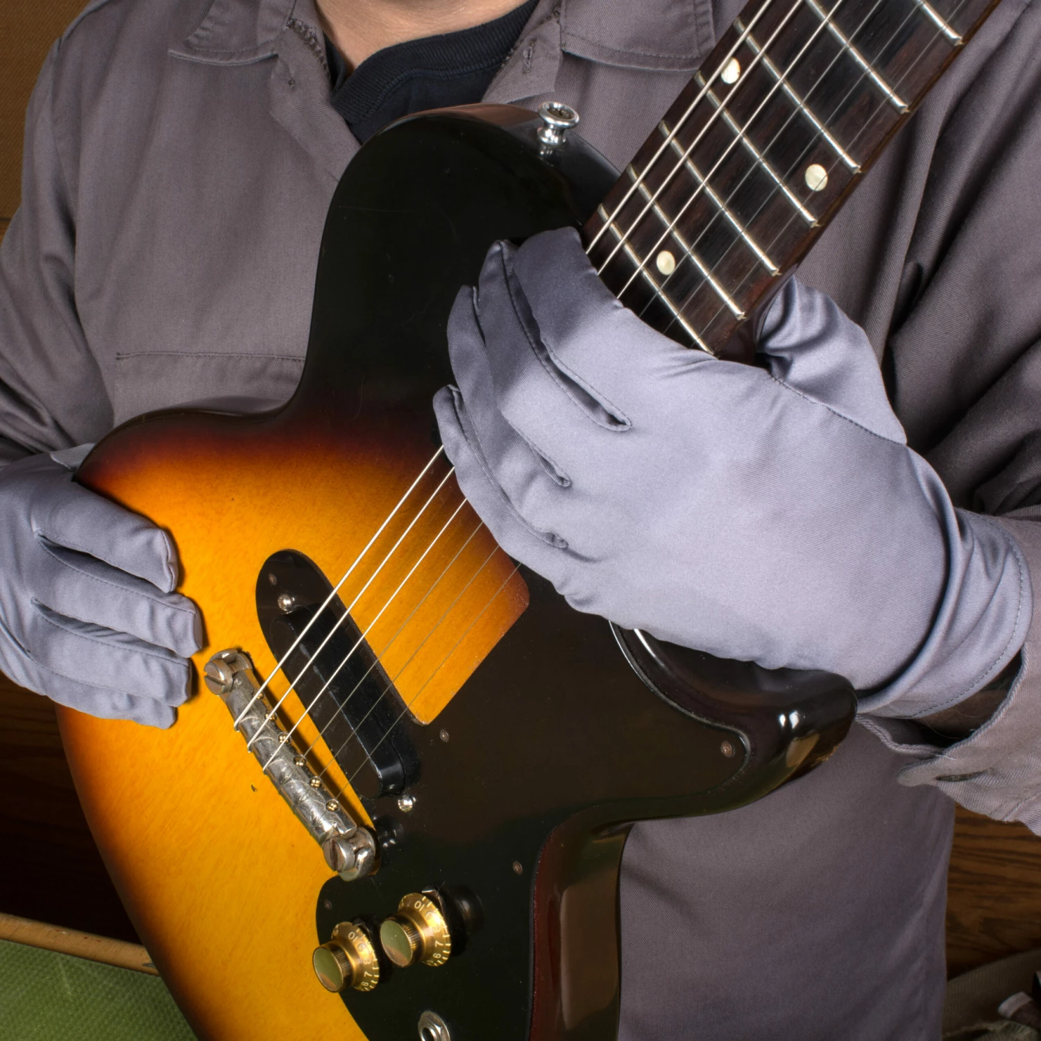 StewMac Inspection Gloves - StewMac StewMac Inspection Gloves - StewMac -US Tool Sales Shop 1857 2 inuse 3000 scaled