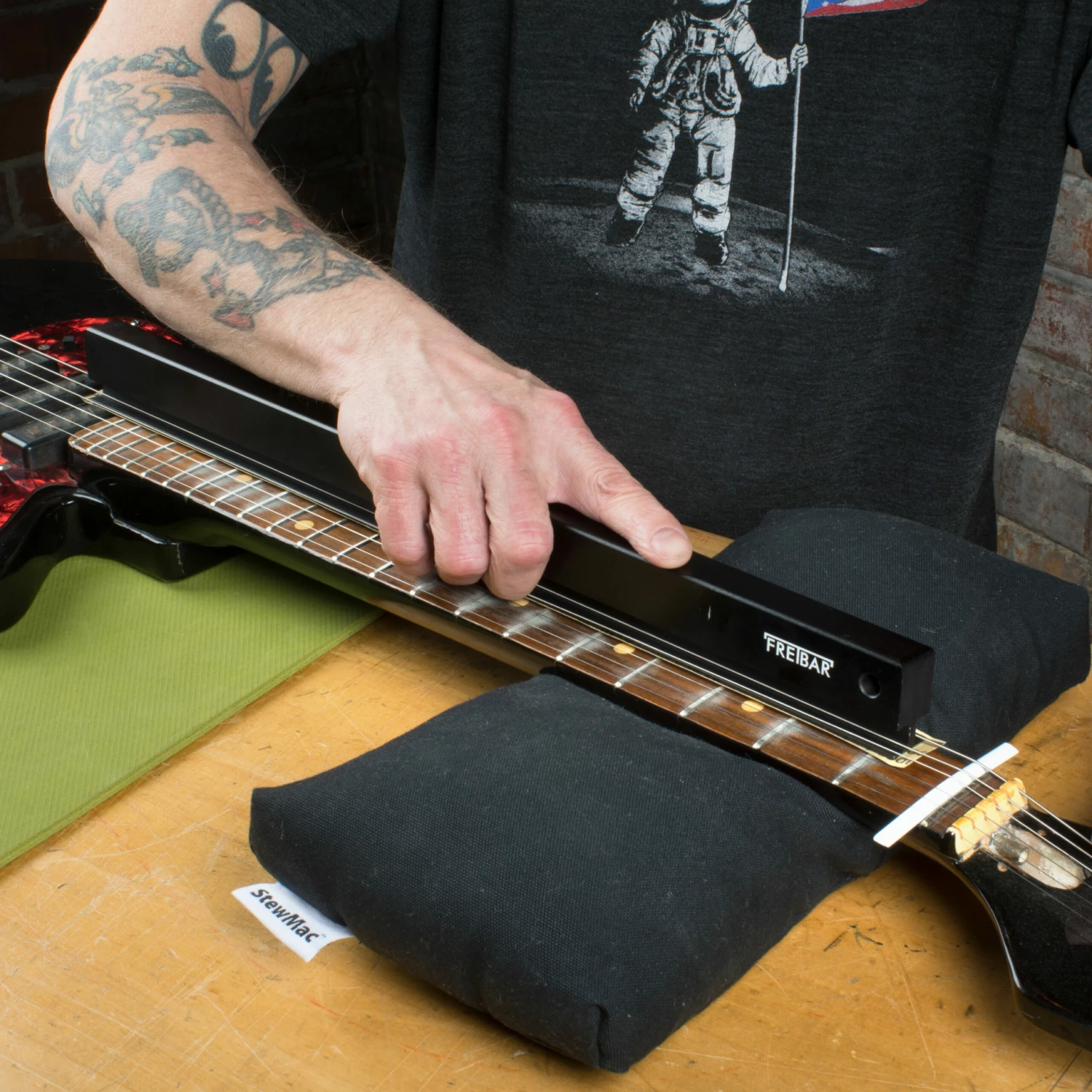 StewMac Fretbar Understring Leveler - StewMac StewMac Fretbar Understring Leveler - StewMac -US Tool Sales Shop 4641 3 inuse 3000 scaled