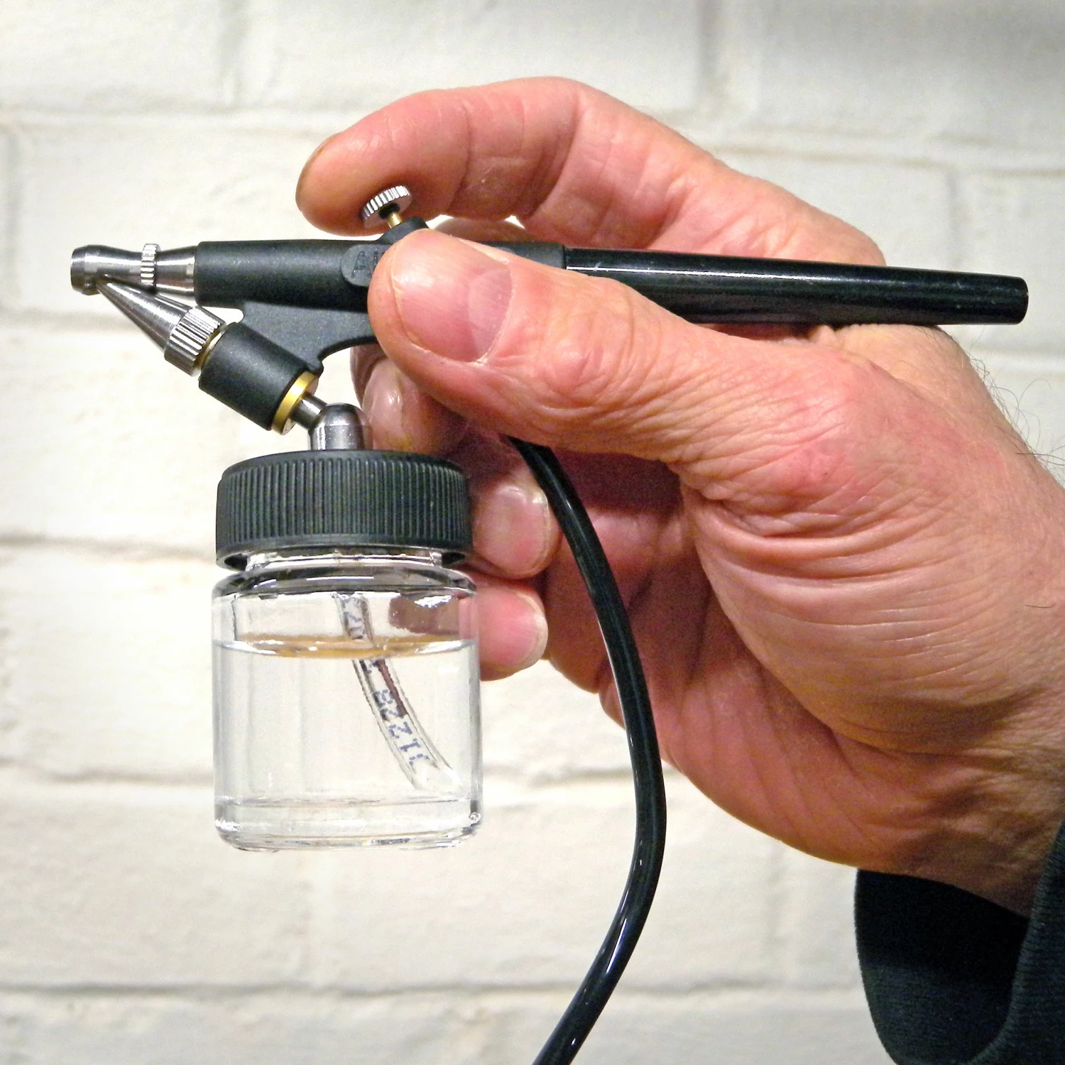 StewMac Airbrush Outfit - StewMac StewMac Airbrush Outfit - StewMac -US Tool Sales Shop 6439 2 inuse 1 2000